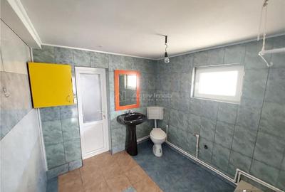 Casă cu 4 camere cu Canalizare în Central