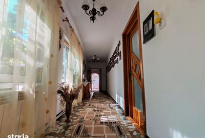 Casă cu 3 camere decomandat cu Teren 1540 Mp în Central