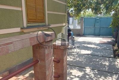 Casă individuală cu 4 camere cu Canalizare în Central
