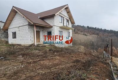 Casă individuală cu 4 camere cu Canalizare în Micești