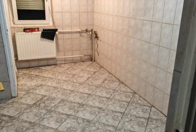 Apartament cu 3 camere decomandat în Rahova - 2