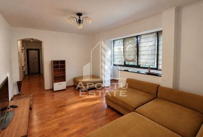 Apartament cu 3 camere semidecomandat, mobilat în Dacia