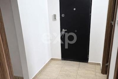 Apartament cu 3 camere decomandat în Eremia
