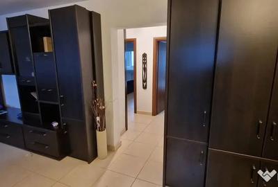 Apartament cu 3 camere decomandat în Faleza Nord