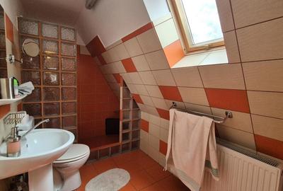 Casă cu 8 camere cu Canalizare în Central - 25