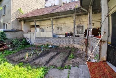 Casă individuală cu 6 camere cu Canalizare în Central - 2