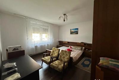 Casă cu 3 camere cu Teren 1438 Mp în Central
