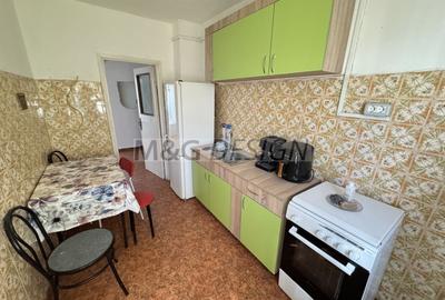 Apartament cu 3 camere decomandat în Girocului