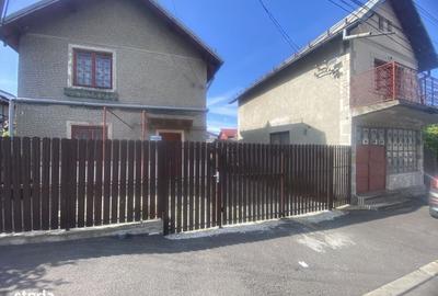 Casă cu 4 camere în Central