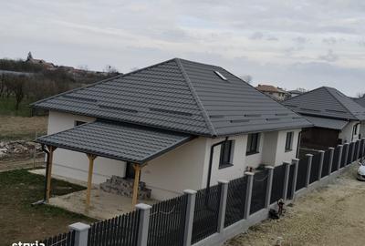 Casă cu 4 camere în Săbăreni