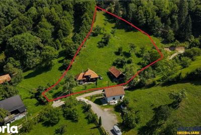 Casă cu 2 camere decomandat cu Teren 4300 Mp în Bran