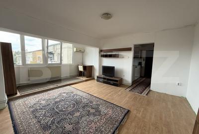 Apartament cu 3 camere semidecomandat, mobilat în Micro 16