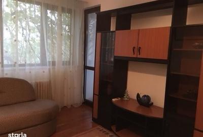 Apartament cu 3 camere semidecomandat în Giulești