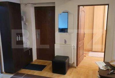 Apartament cu 4 camere decomandat, mobilat în Gojdu