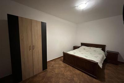 Casă cu 2 camere cu Canalizare în Central