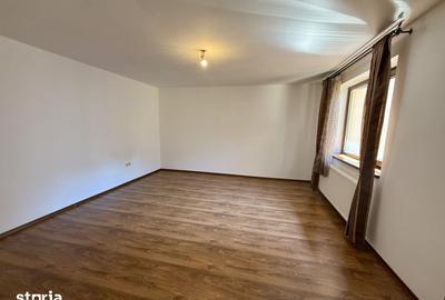 Casă cu 9 camere cu Teren 300 Mp în Grivița - 3
