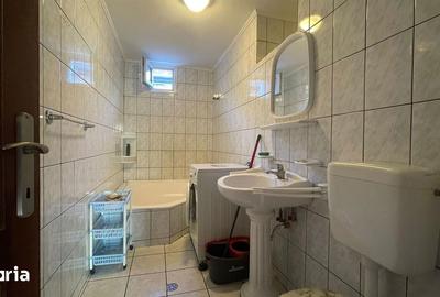 Casă cu 4 camere cu Teren 370 Mp în Central - 1