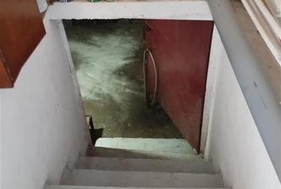 Casă individuală cu 9 camere cu Canalizare în 9 Mai - 18