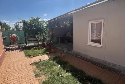 Casă cu 3 camere cu Teren 1200 Mp în Exterior Vest