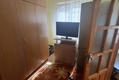 Apartament cu 3 camere decomandat în Podu Roș