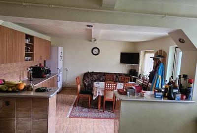 Casă cu 3 camere cu Teren 1550 Mp în Central - 2