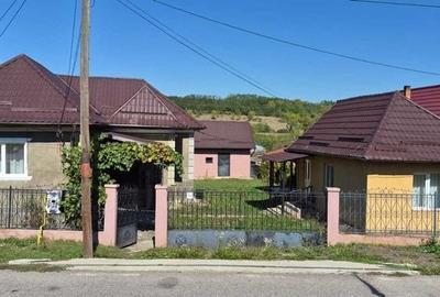 Casă cu 4 camere cu Teren 2700 Mp în Iclod