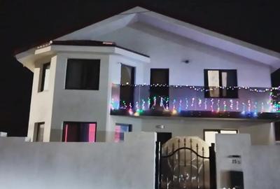 Casă cu 5 camere cu Teren 250 Mp în Tuzla