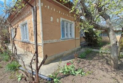 Casă cu 4 camere în Cârlig