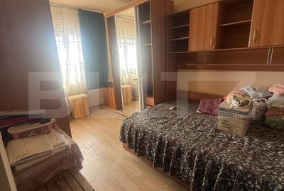 Apartament cu 3 camere decomandat, mobilat în Micro 6