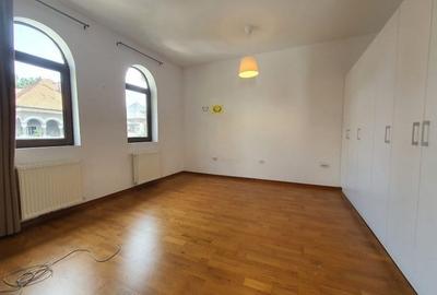 Casă cu 8 camere cu Teren 200 Mp în Kiseleff - 4