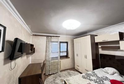 Apartament cu 3 camere decomandat, mobilat în Central