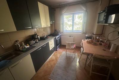 Apartament cu 3 camere semidecomandat, mobilat în Colentina