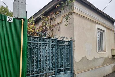 Casă cu 2 camere decomandat cu Teren 186 Mp în Siloz