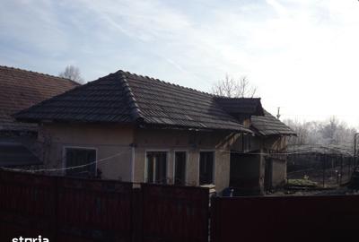 Casă cu 8 camere cu Teren 1900 Mp în Central