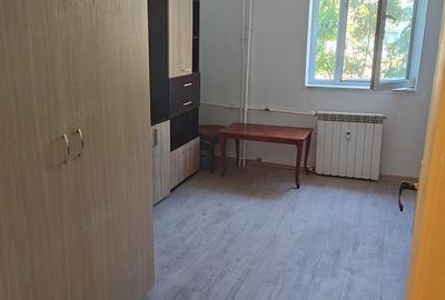 Garsonieră decomandată în Km 4