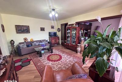 Apartament cu 4 camere semidecomandat în Central