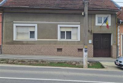 Casă individuală cu 7 camere cu Teren 900 Mp în Est - 1
