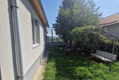 Casă cu 2 camere decomandat în Central