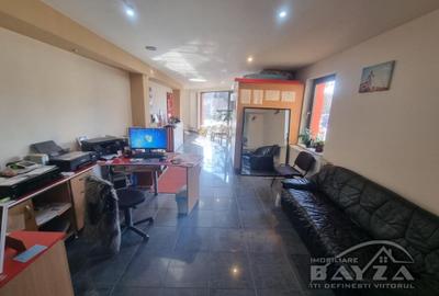 Spațiu comercial, de 165 mp, în Decebal - 4