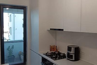 Apartament cu 3 camere decomandat, mobilat în Central
