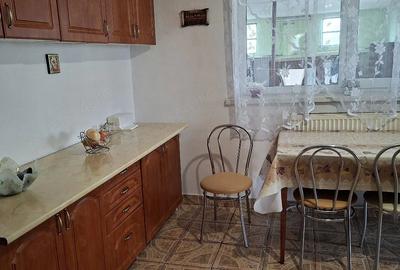 Apartament cu 3 camere semidecomandat în Calea Turzii