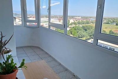 Apartament cu 3 camere decomandat, mobilat în Exterior Vest