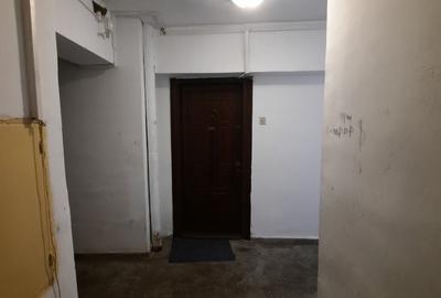 Apartament cu 3 camere decomandat în Colentina