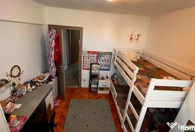 Apartament cu 3 camere semidecomandat în Ștefan cel Mare