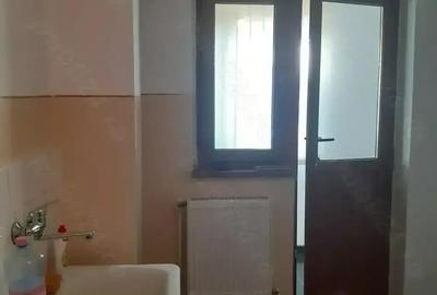 Garsonieră decomandată în Barieră - 13