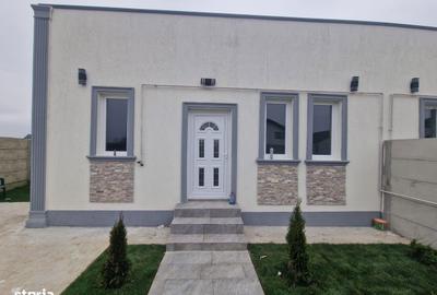 Casă cu 3 camere cu Canalizare în Central - 2