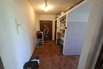 De vanzare apartament cu 3 camere, decomandat, situat in zona Lunei . Apartamentul se afla la etajul - 11