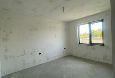 Casă cu 4 camere cu Teren 400 Mp în Domnești - 9