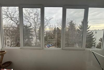 Apartament cu 3 camere semidecomandat în Dâmbu Pietros