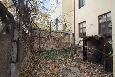 DE VANZARE Spa?iu apartament la demisol, in centrul ora?ului - 1